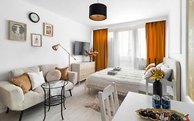 2 X 1 Bedroom Deluxe Studio Apartments With Ac Only 900 M To Central Station